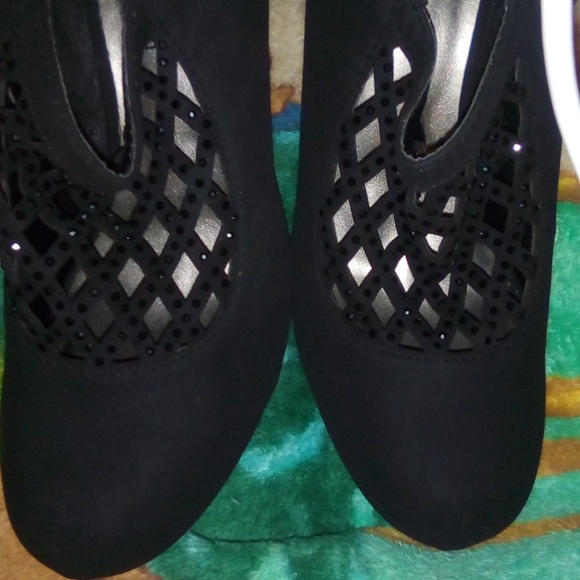 Heels - Picture 6 of 6